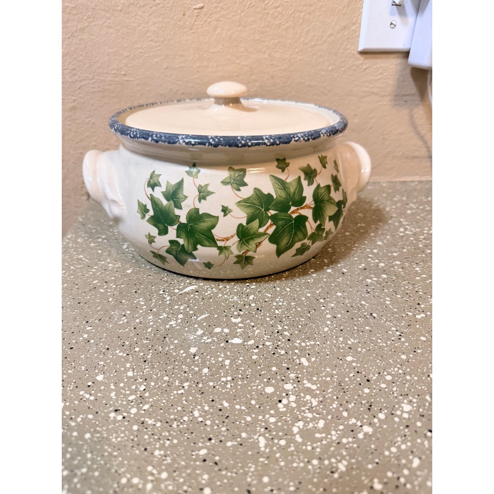 Vintage Style Ivy Leaf Ceramic Casserole Dish with Lid Blue Speckled‎ Rim Cream